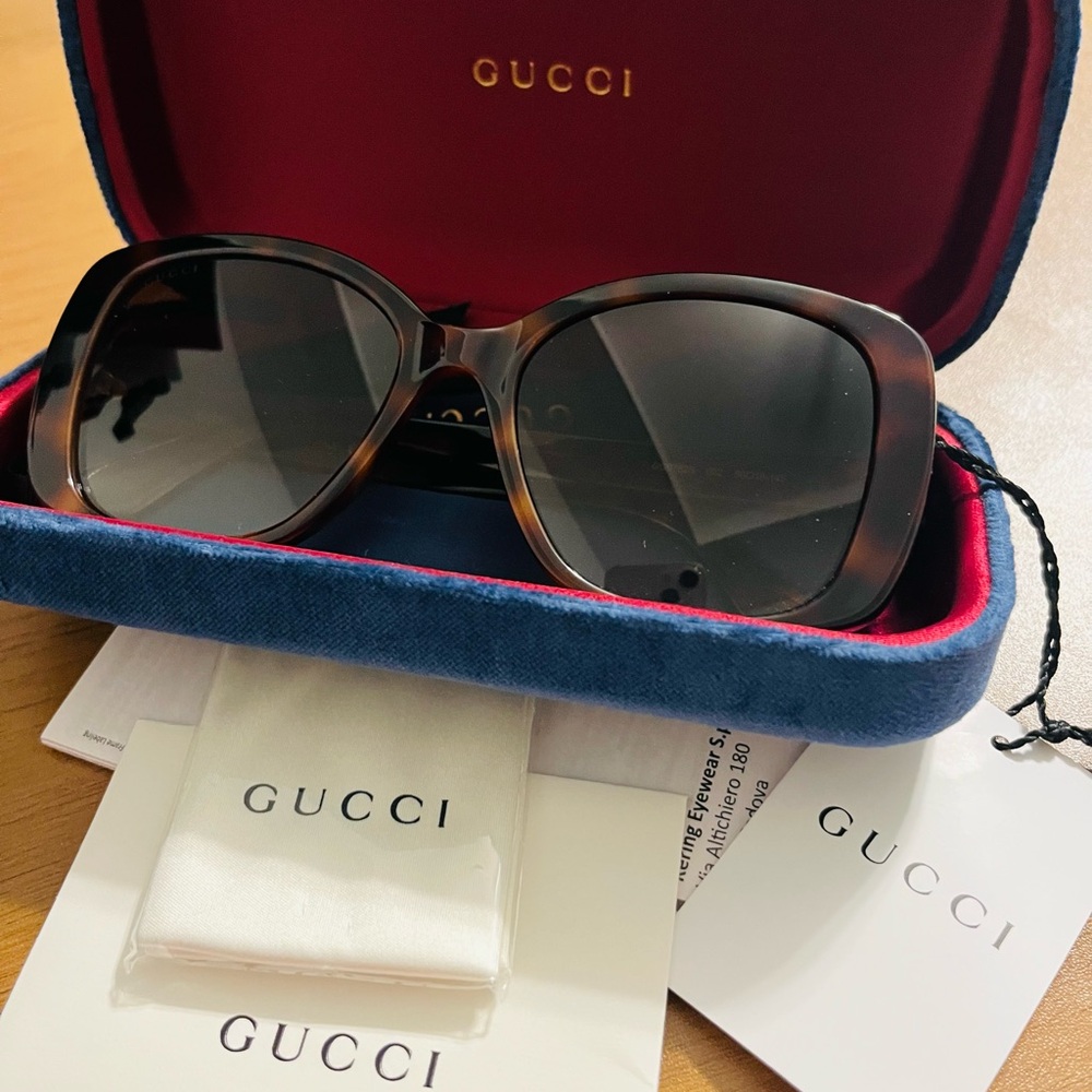 SOLD‼️Gucci Women's Tortoise Sunglasses